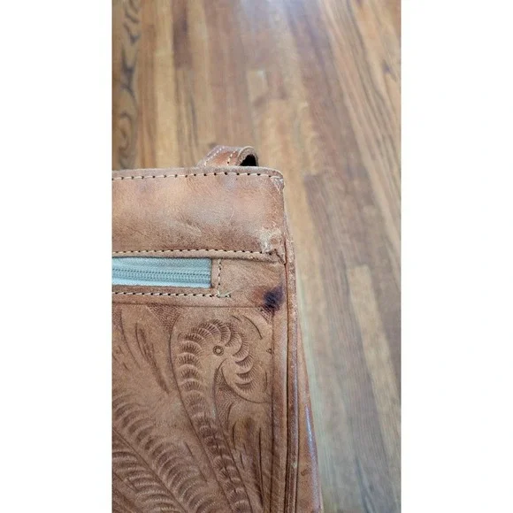 Vintage Tooled Leather Crossbody Purse Made In Paraguay - Picture 4 of 8